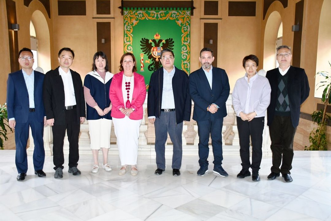 20052024 Cedillo y Romera con la delegación china en Diputación