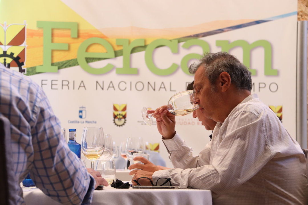 Reunión jurado Concurso calidad de vinos Fercam 2024 (23)