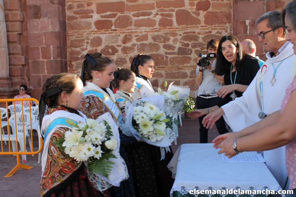 Masiva ofrenda de flores a la Virgen del Rosario, Patrona de Alcázar de San  Juan