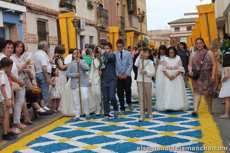 Gran devoción y asistencia de fieles en la procesión del Corpus Christi de  Alcázar de San Juan | elsemanaldelamancha.com